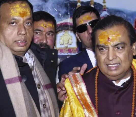 பத்ரிநாத் கோயிலில் முகேஷ் அம்பானி சுவாமி தரிசனம்