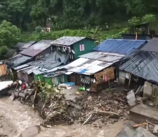 மேற்கு வங்கத்தில் நிலச்சரிவில் 20 பேர் உயிரிழப்புv