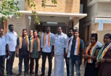 கிள்ளியூர்: அதிமுக நிர்வாகி காங்கிரசில் இணைந்தார்