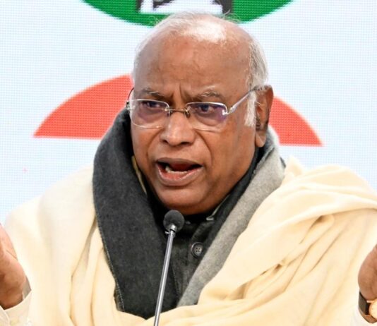 வந்தே மாதரம் பாடல்: ஆர்எஸ்எஸ், பாஜக மீது கார்கே குற்றச்சாட்டு