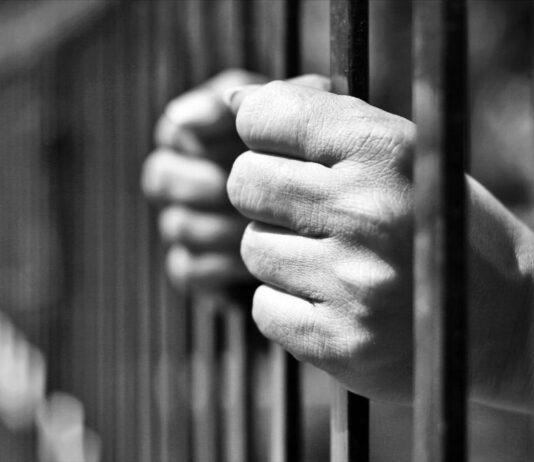 பின்தொடர்வோரை அதிகரிக்க இந்து கடவுள்களுக்கு எதிராக அவதூறு ‘ரீல்ஸ்’ வெளியிட்ட சிறுமி: பெற்றோருக்கு சிறை