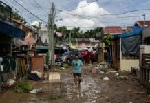 கல்மேகி புயல் தாக்கி பிலிப்பைன்ஸில் 114 பேர் உயிரிழப்பு; 127 பேரை காணவில்லை