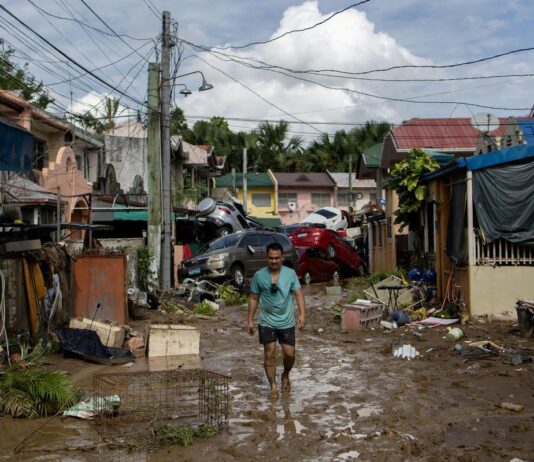 கல்மேகி புயல் தாக்கி பிலிப்பைன்ஸில் 114 பேர் உயிரிழப்பு; 127 பேரை காணவில்லை