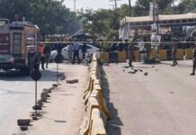 பாகிஸ்தானில் நீதிமன்றத்துக்கு வெளியே குண்டுவெடிப்பு – 12 பேர் உயிரிழப்பு