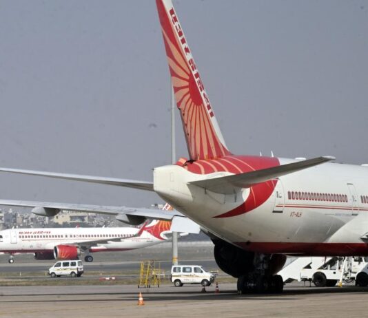 டெல்லியில் 700 விமான சேவைகள் பாதிப்பு