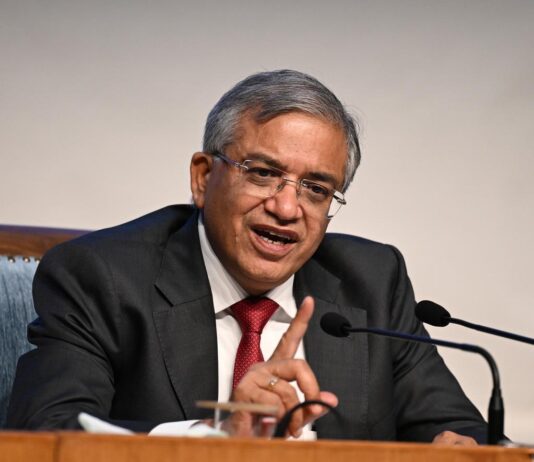 வன்முறையை சகிக்க முடியாது: தேர்தல் ஆணையர் திட்டவட்டம்