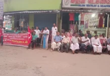 விரிவிளை: சாலை சீரமைக்க வலியுறுத்தி மார்க்சிஸ்ட் தர்ணா