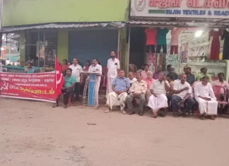 விரிவிளை: சாலை சீரமைக்க வலியுறுத்தி மார்க்சிஸ்ட் தர்ணா