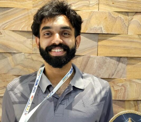 மங்களூரு பாட்மிண்டனில் தங்கம் வென்றார் ரித்விக்