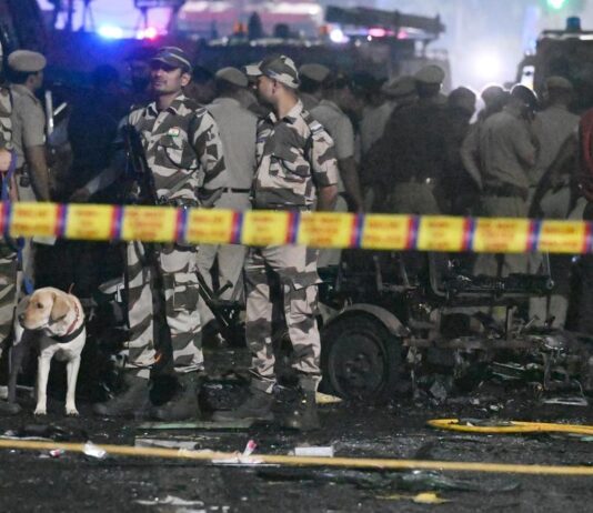 டெல்லி குண்டுவெடிப்பு: கவலையுடன் காத்திருந்த உயிரிழந்தோரின் குடும்பத்தார்