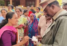 குளச்சல்: சீட்டு மோசடி செய்தவரின் வீட்டை பூட்டிய பொதுமக்கள்