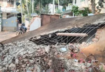 நித்திரவிளை: அரசு கட்டிடத்தை இடித்து தள்ளிய கும்பல்