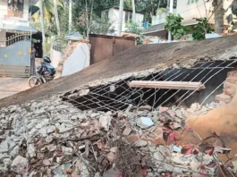 நித்திரவிளை: அரசு கட்டிடத்தை இடித்து தள்ளிய கும்பல்