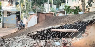 நித்திரவிளை: அரசு கட்டிடத்தை இடித்து தள்ளிய கும்பல்