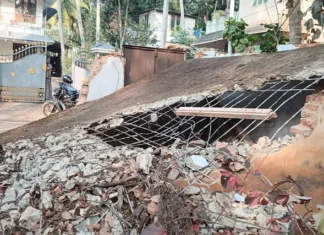 நித்திரவிளை: அரசு கட்டிடத்தை இடித்து தள்ளிய கும்பல்