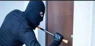 புதுக்கடை: வீட்டை உடைத்து பணம் பொருட்கள் திருட்டு