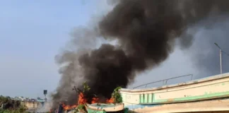 குளச்சல்: பைபர் நாட்டு படகுகளில் திடீர் தீ விபத்து