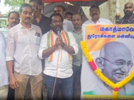 திருவட்டாறு: கொட்டும் மழையில் காங்கிரஸ் ஆர்ப்பாட்டம்