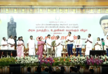 குமரி: முதல்வருக்கு நினைவு பரிசு வழங்கிய அமைச்சர்