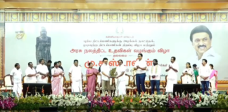 குமரி: முதல்வருக்கு நினைவு பரிசு வழங்கிய அமைச்சர்