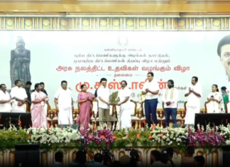 குமரி: முதல்வருக்கு நினைவு பரிசு வழங்கிய அமைச்சர்