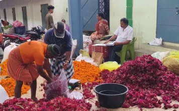 தோவாளை மலர் சந்தையில் பூக்கள் விலை திடீர் உயர்வு