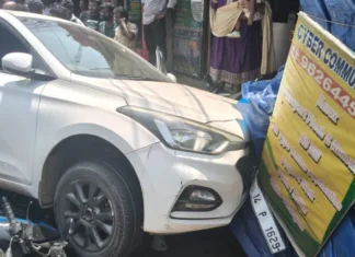 மார்த்தாண்டம்: சொகுசு கார் மோதி 3 பைக்குகள் சேதம்