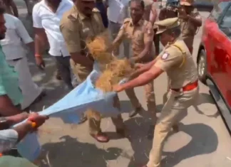 தக்கலை: ராகுல்காந்தி உருவ பொம்மை எரிக்க முயன்ற பா ஜ வினர்