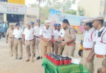 தக்கலை: போக்குவரத்து காவலர்களுக்கு ஜூஸ் வழங்கல்