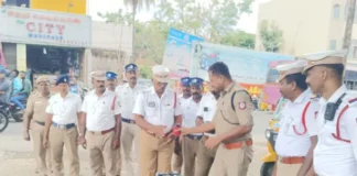 தக்கலை: போக்குவரத்து காவலர்களுக்கு ஜூஸ் வழங்கல்