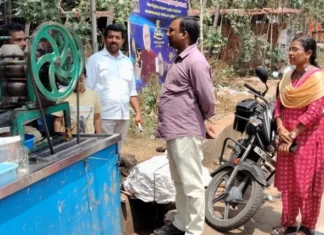 மண்டைக்காடு: தற்காலிக கடைகளில் தாசில்தார் தலைமையில் ஆய்வு