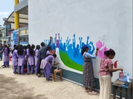 குமரி: கல்லூரி மாணவிகளின் தேர்தல் விழிப்புணர்வு ஓவியம்