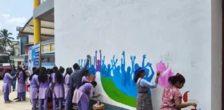 குமரி: கல்லூரி மாணவிகளின் தேர்தல் விழிப்புணர்வு ஓவியம்