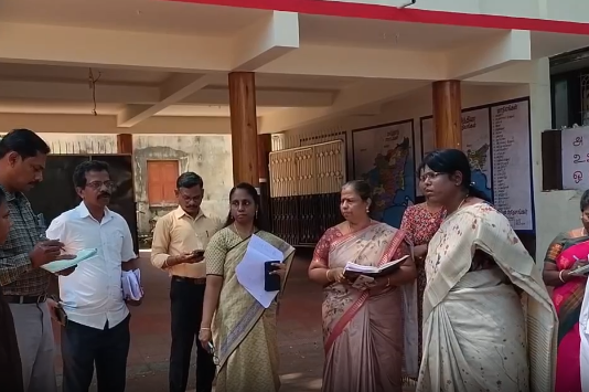 குளச்சல்: பதற்றமான வாக்குச்சாவடிகளில் கலெக்டர் ஆய்வு