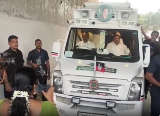 எடப்பாடி பழனிசாமி வாகனத்தை சோதனையிட்ட பறக்கும் படையினர்