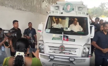 எடப்பாடி பழனிசாமி வாகனத்தை சோதனையிட்ட பறக்கும் படையினர்