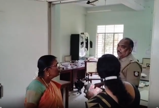 நாகர்கோவில்: அரசு கல்லூரியில் பொருட்கள் அடித்து உடைப்பு CCTV