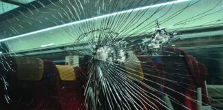 ரயில் மீது கல் வீசுவோருக்கு எதிராக நடவடிக்கை: சென்னை ரயில்வே கோட்டம் எச்சரிக்கை