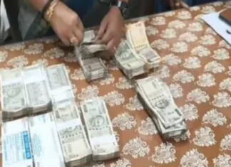 கிள்ளியூர்: பறக்கும் படையிடம் இரவில் சிக்கிய ரூ. 2. 25 லட்சம்
