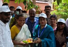 கொல்லங்கோடு: வெற்றிலை பாக்கு வைத்து வாக்காளர்களுக்கு அழைப்பு