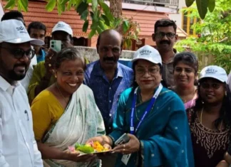 கொல்லங்கோடு: வெற்றிலை பாக்கு வைத்து வாக்காளர்களுக்கு அழைப்பு