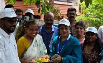 கொல்லங்கோடு: வெற்றிலை பாக்கு வைத்து வாக்காளர்களுக்கு அழைப்பு