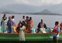 பேச்சிப்பாறை: படகில் வந்து வாக்களித்த மலைவாழ் மக்கள்