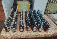 குளச்சல்: வாக்காளர்களுக்காக பதுக்கிய 231 மது பாட்டில்கள்