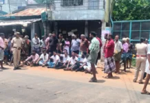 குமரி: டாஸ்மாக் கடையை மூடக் கோரி மக்கள் போராட்டம்