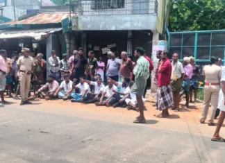 குமரி: டாஸ்மாக் கடையை மூடக் கோரி மக்கள் போராட்டம்