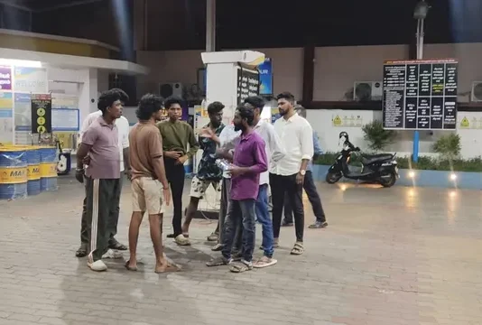 நாகர்கோவிலில் பெட்ரோல் கலப்படம்: வாலிபர்கள் பெட்ரோல் பங்க் முற்றுகை