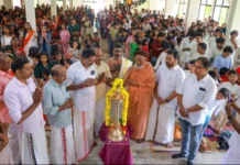 செங்கல் சிவபார்வதி கோயிலில் இலவச நோட் புத்தகங்கள் வழங்கல்