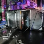 புதுக்கிராமத்தில் கார் மின்கம்பத்தில் மோதி விபத்து