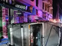 புதுக்கிராமத்தில் கார் மின்கம்பத்தில் மோதி விபத்து